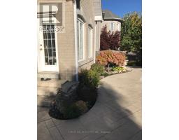 45 FARNHAM DRIVE, Richmond Hill, Ontario