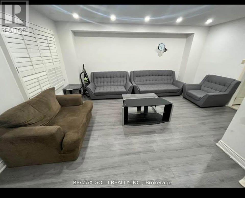 36 Windmill Boulevard, Brampton, Ontario  L6Y 3E4 - Photo 6 - W12303836