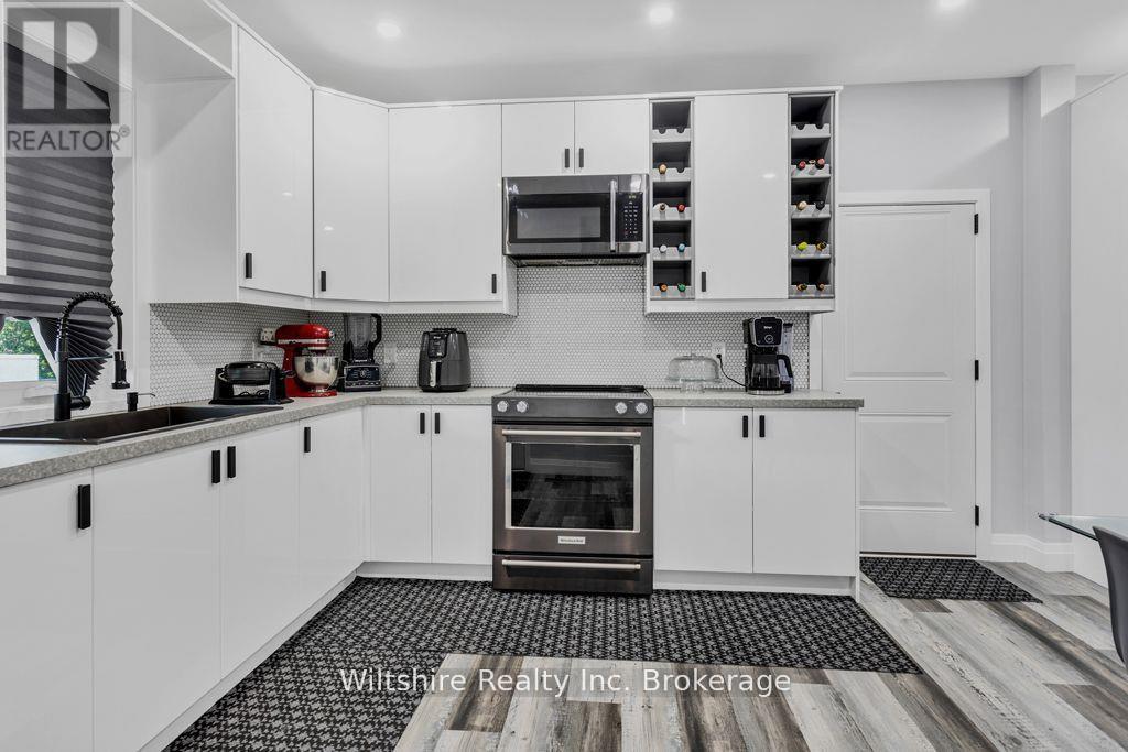 3 Mary Street E, St. Thomas, Ontario  N5R 2V7 - Photo 8 - X12303856