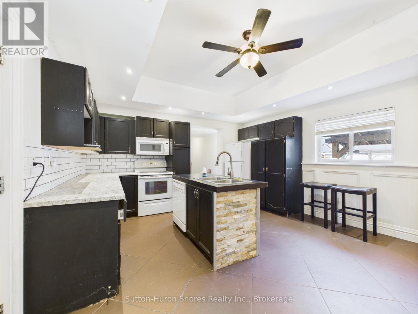 440 Mill Street, Saugeen Shores, Ontario  N0H 2C0 - Photo 4 - X12303870