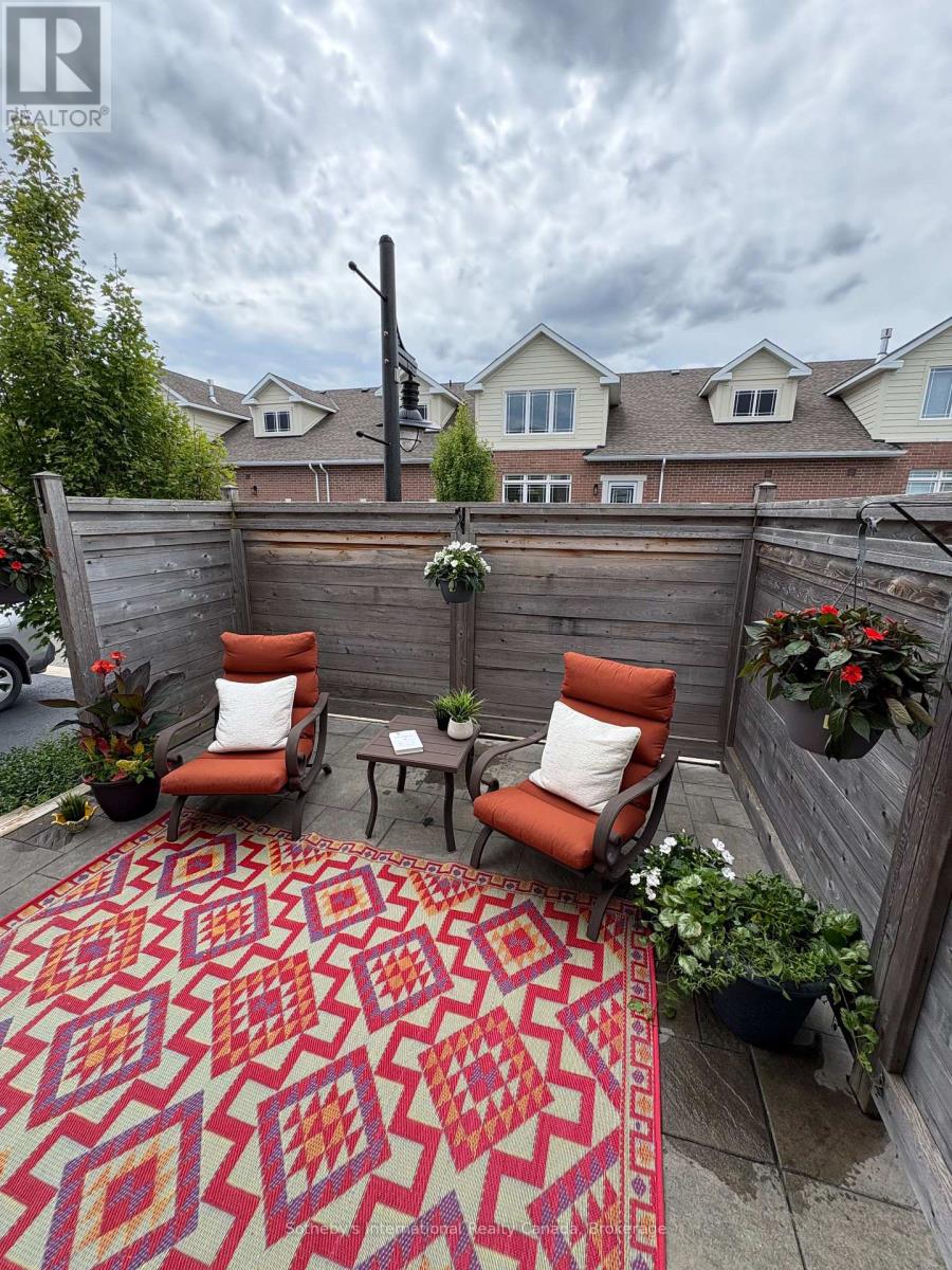 4 Emerson Mews, Collingwood, Ontario  L9Y 2X4 - Photo 3 - S12277785