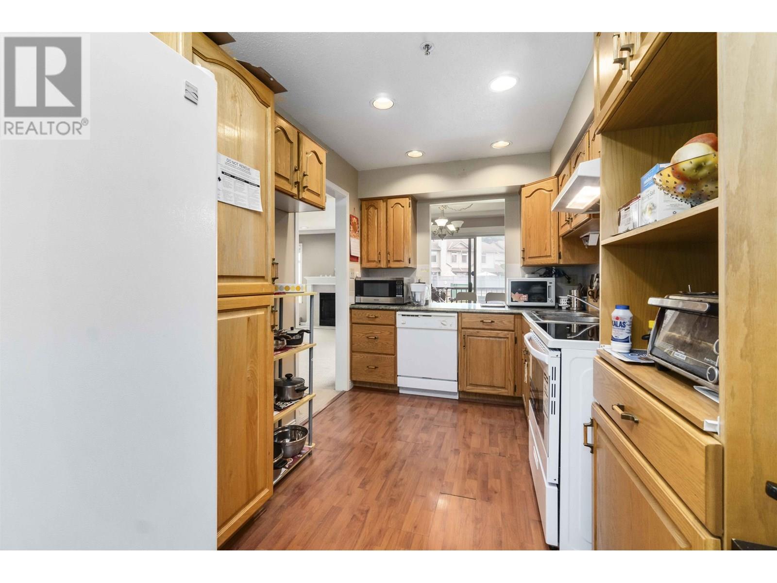 8 7150 Barnet Road, Burnaby, British Columbia  V5A 4S6 - Photo 13 - R3030207
