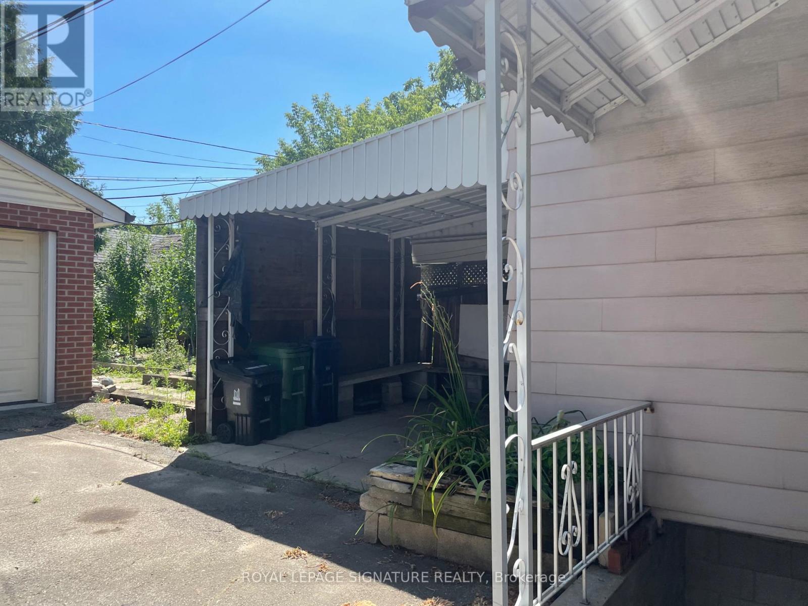 61 Belvidere Avenue, Toronto (Oakwood Village), Ontario  M6C 1P8 - Photo 9 - C12293757