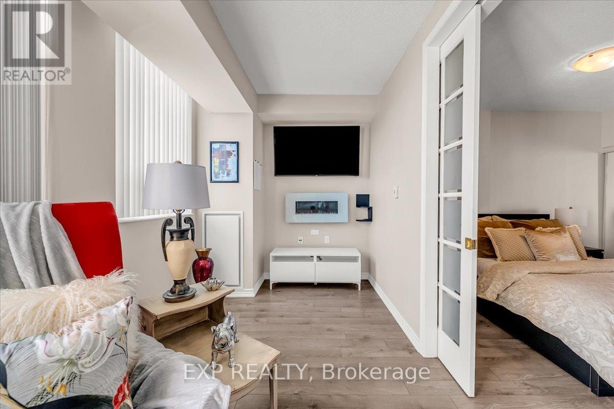 607 - 200 Burnhamthrope Road E, Mississauga, Ontario  L5A 4L4 - Photo 12 - W12303928