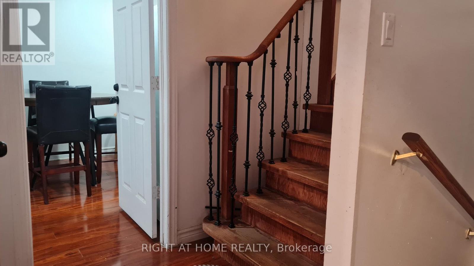 Upper - 55 Littleleaf Drive, Toronto, Ontario  M1B 1Y7 - Photo 3 - E12303936