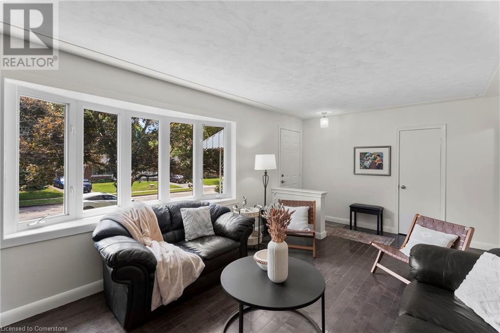 Property at 84 ELGIN Crescent image 3