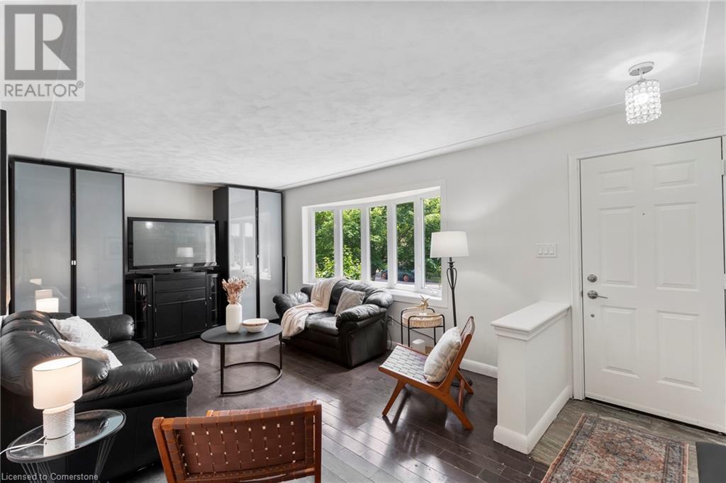 Property at 84 ELGIN Crescent image 4
