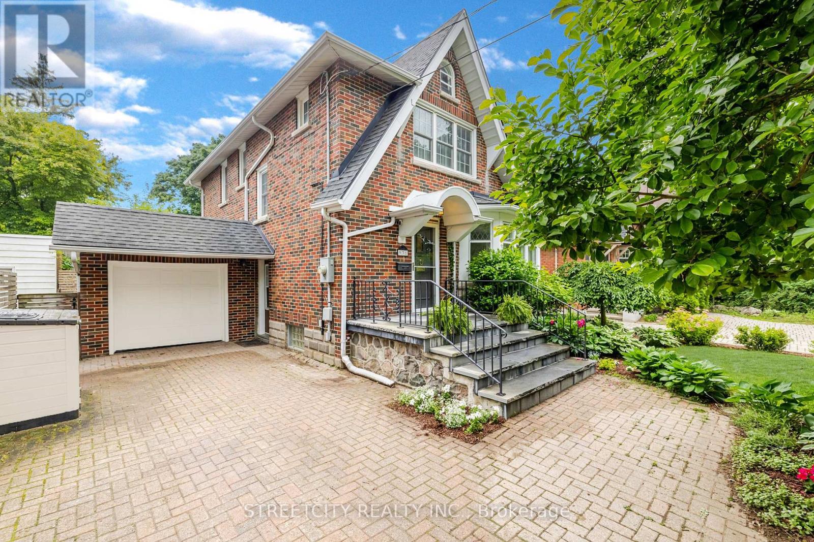 Property at 931 WATERLOO STREET image 4