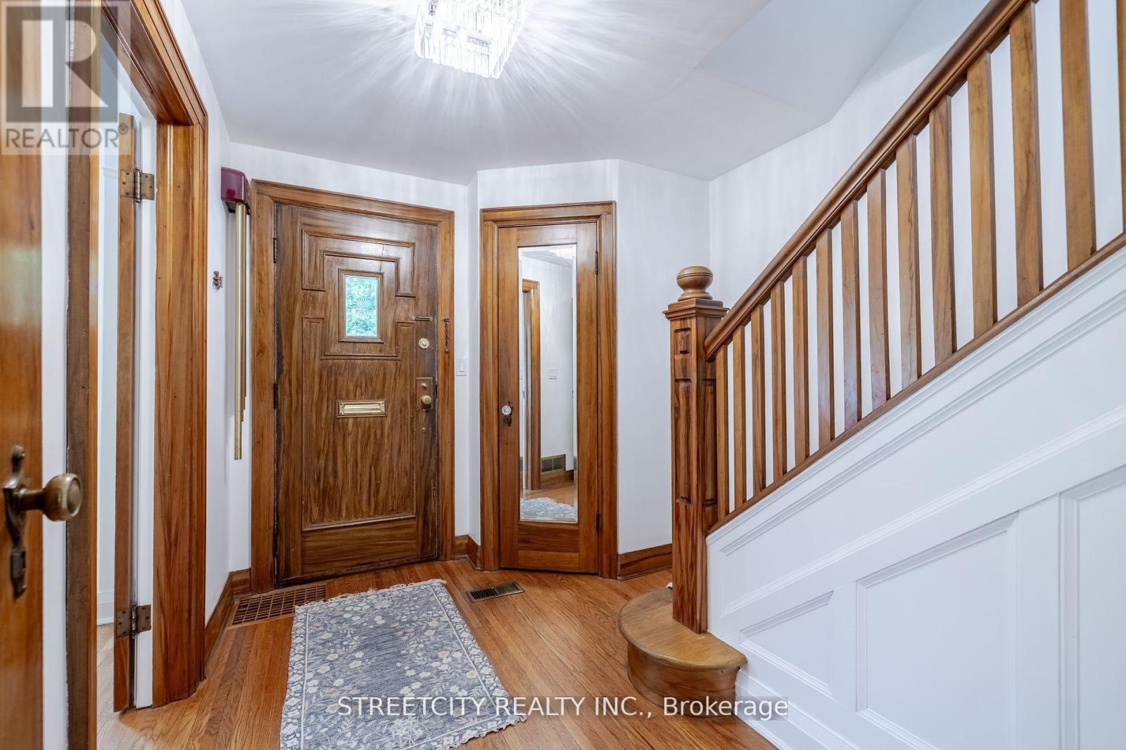 Property at 931 WATERLOO STREET image 5