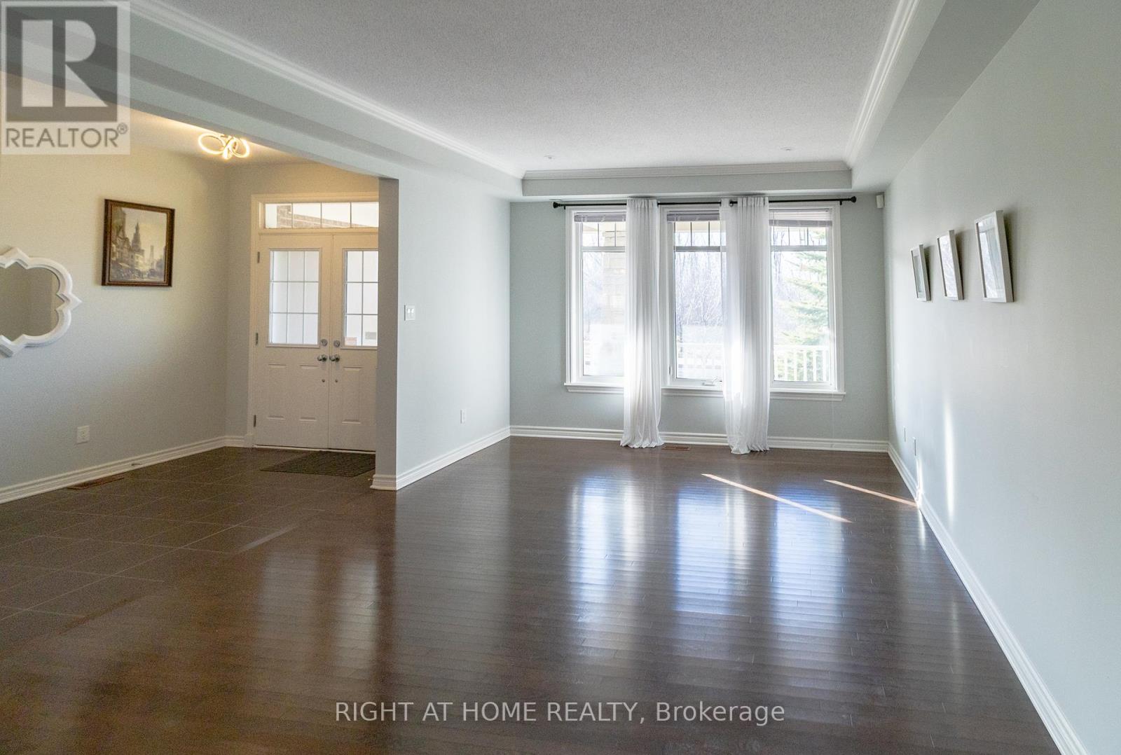Property at 204 COOKS MILL CRESCENT image 4