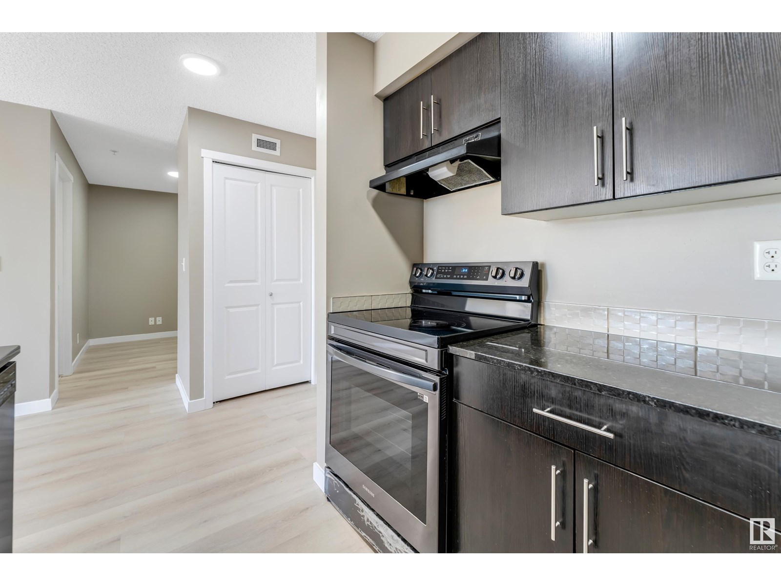 #103 1510 Watt Dr Sw, Edmonton, Alberta  T6X 2E6 - Photo 3 - E4449293