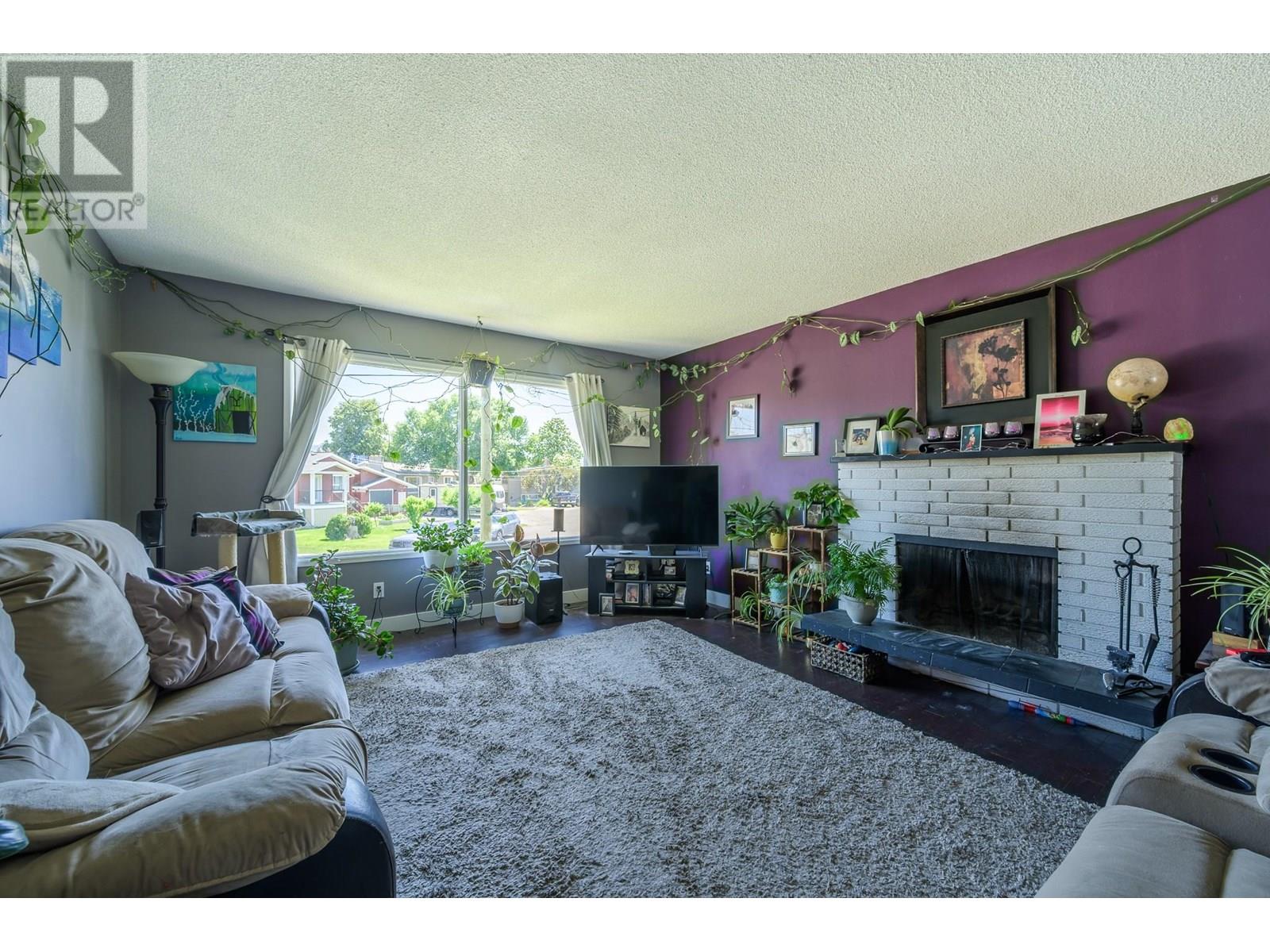 Property at 531 BAYWOOD Crescent image 4