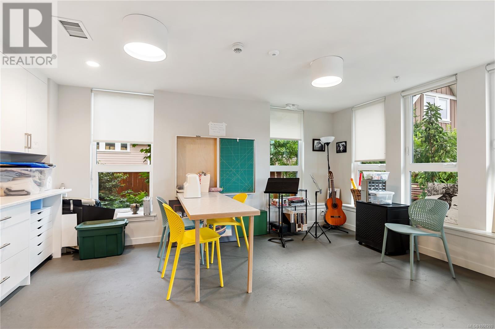 301 2319 Brethour Ave, Sidney, British Columbia V8L 2A4 - Photo 33 - 1008293