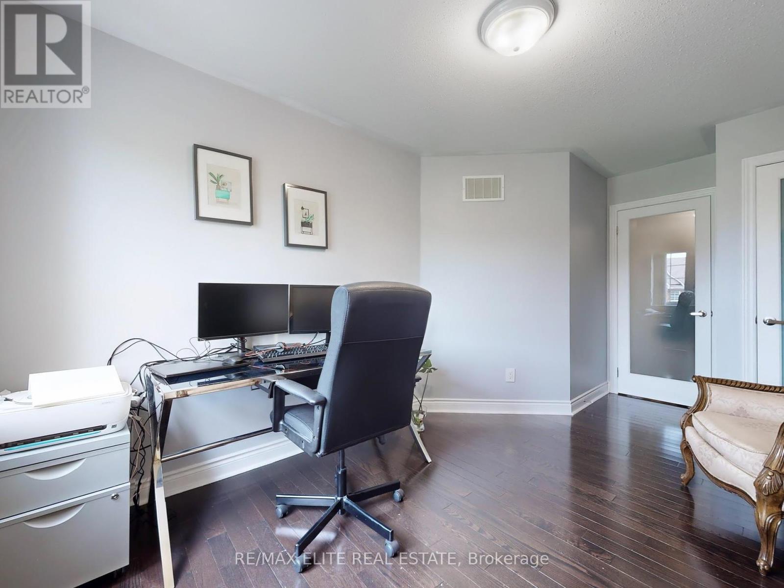 700 Wendy Culbert Crescent, Newmarket, Ontario  L3X 0A4 - Photo 19 - N12304006
