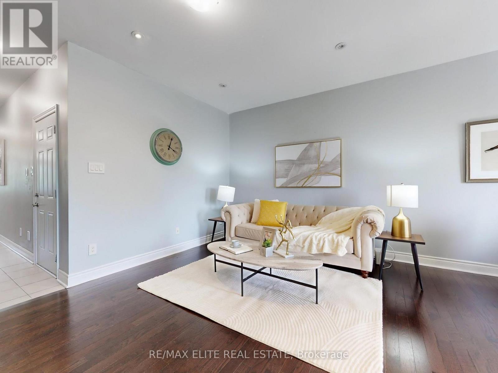 700 Wendy Culbert Crescent, Newmarket, Ontario  L3X 0A4 - Photo 4 - N12304006