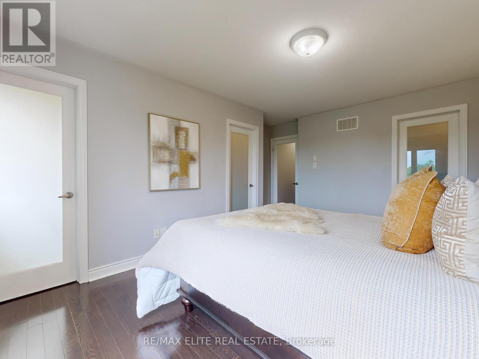 700 Wendy Culbert Crescent, Newmarket, Ontario  L3X 0A4 - Photo 12 - N12304006