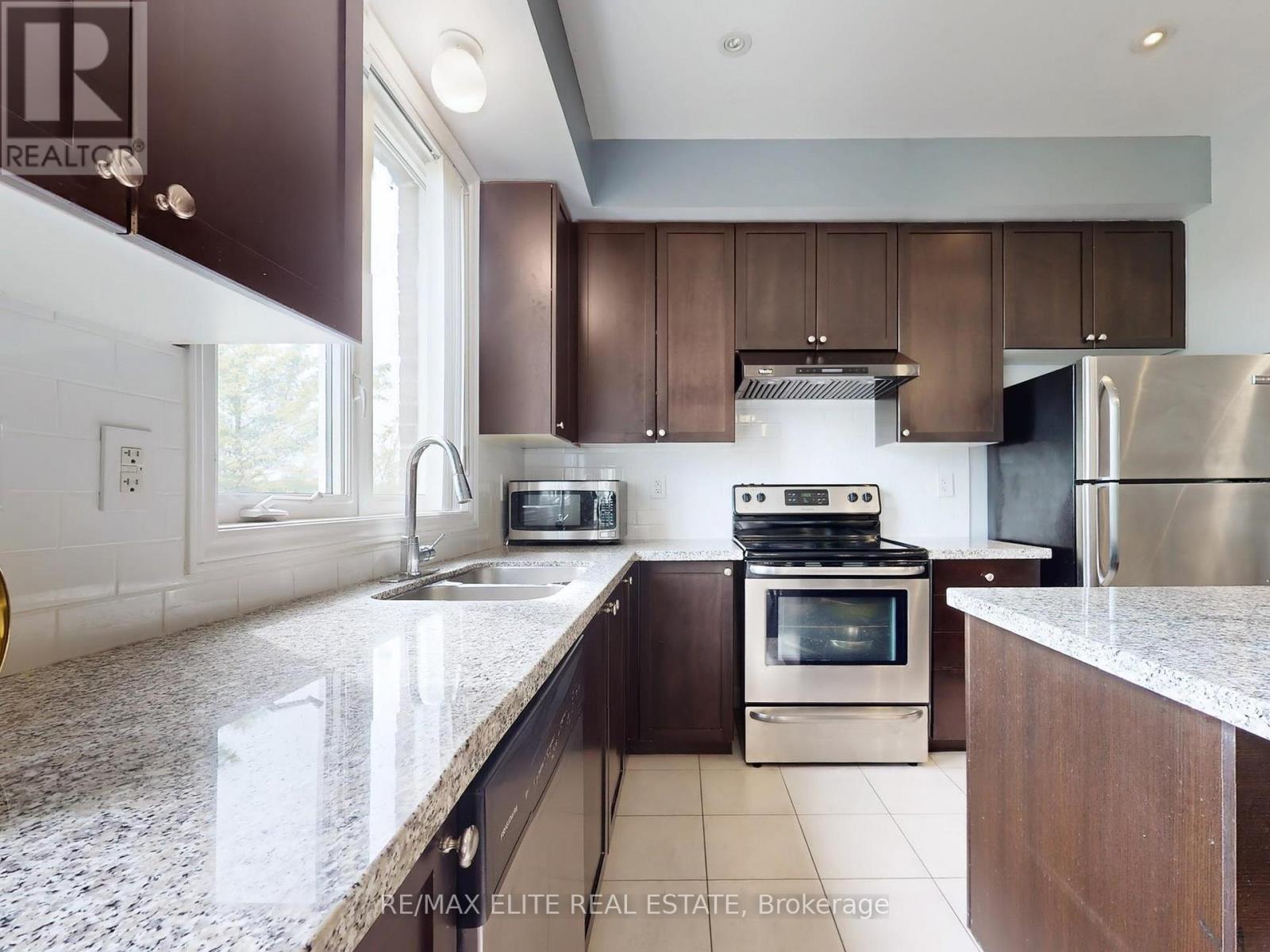 700 Wendy Culbert Crescent, Newmarket, Ontario  L3X 0A4 - Photo 7 - N12304006