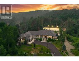 8 MIDVES COURT, Springwater, Ontario
