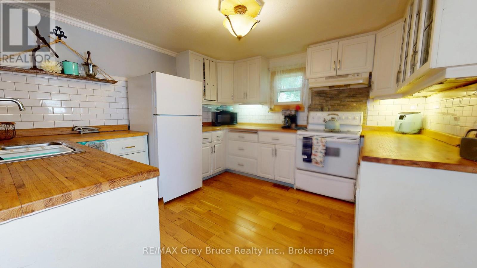 59 3rd Ave Avenue Sw, Arran-Elderslie, Ontario  N0G 1L0 - Photo 7 - X12304077