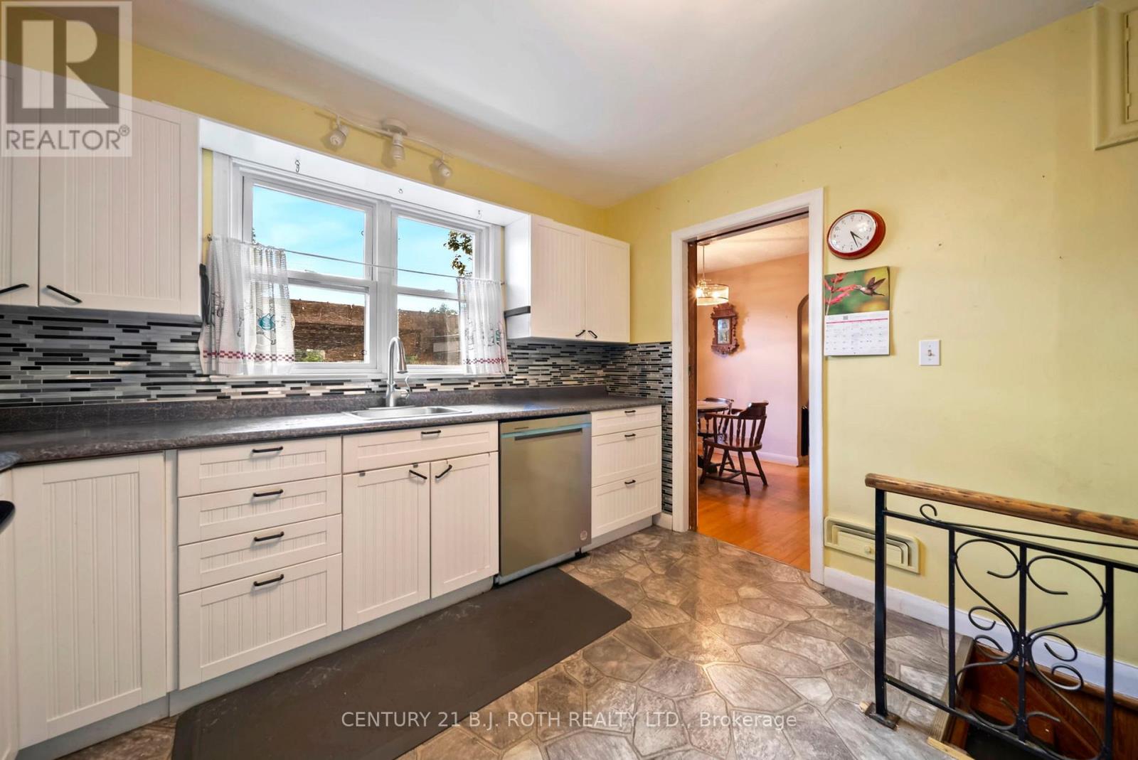 392 Bayview Parkway, Orillia, Ontario  L3V 3Y2 - Photo 4 - S12303805