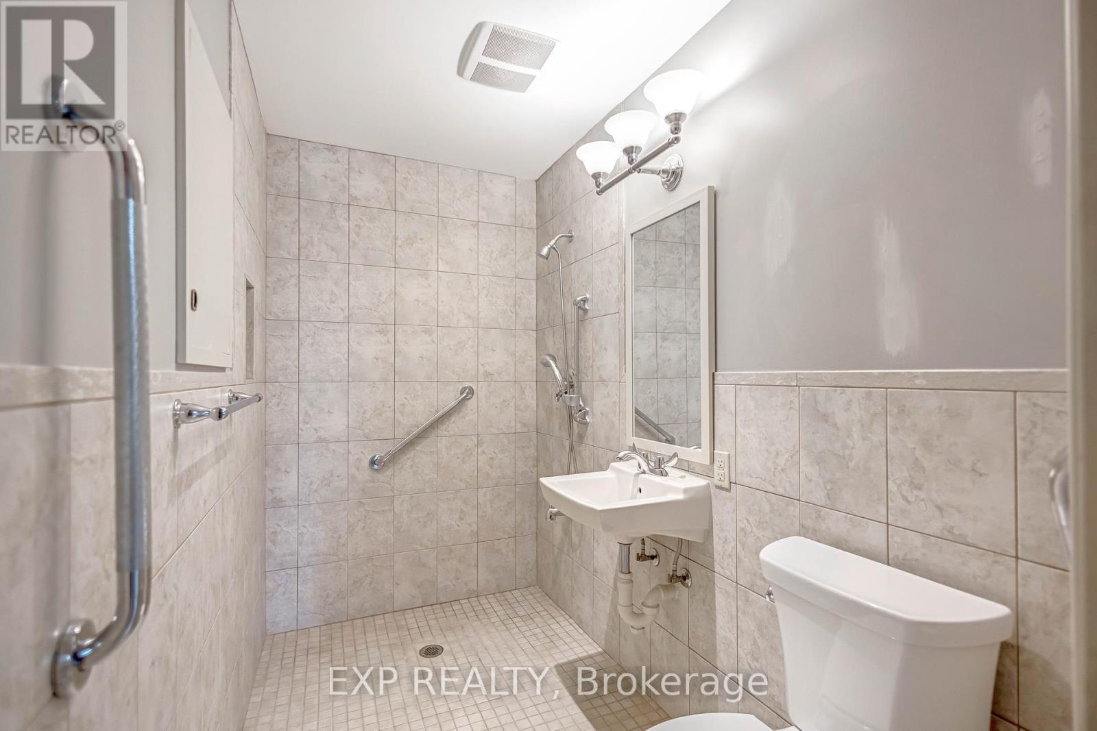 2138 The Chase, Mississauga, Ontario  L5M 3C8 - Photo 20 - W12304070