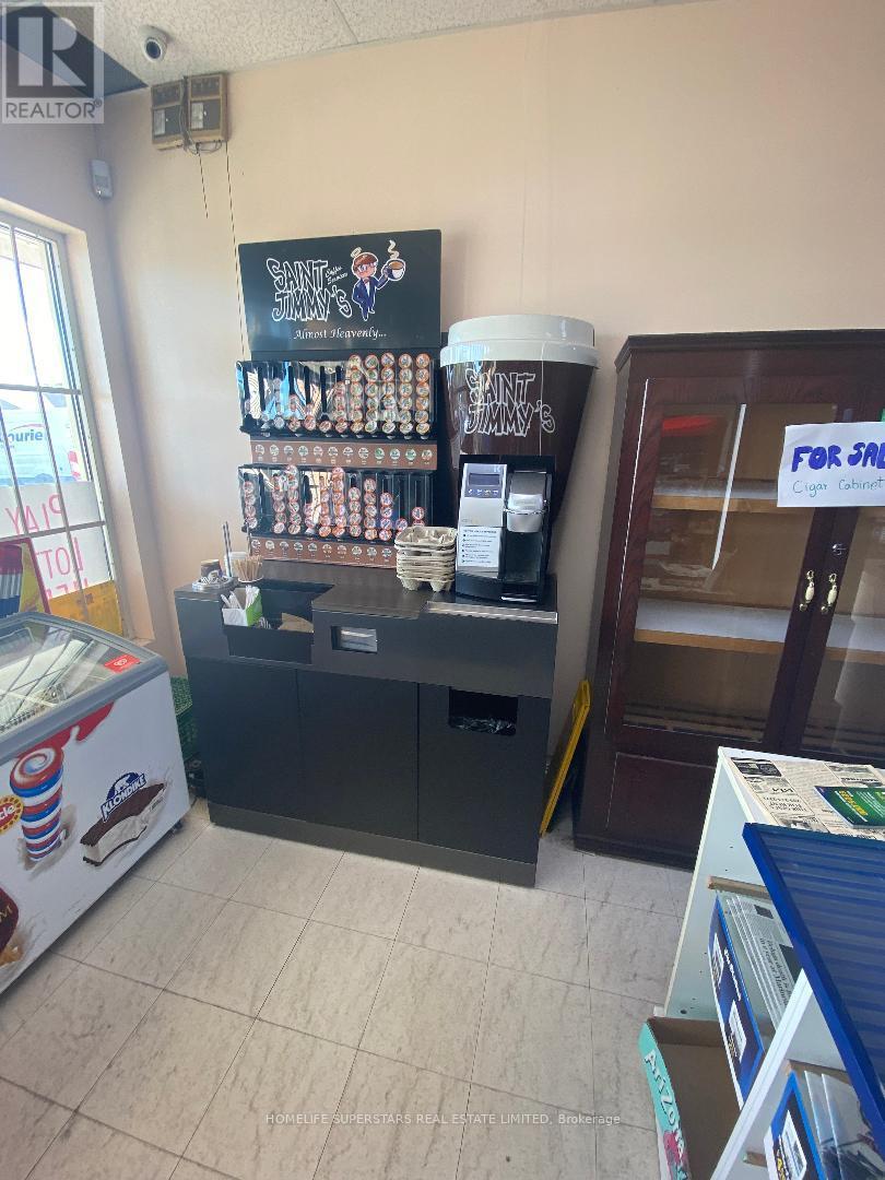 211 Martindale Road E, St. Catharines, Ontario  L2S 3V7 - Photo 7 - X12304034