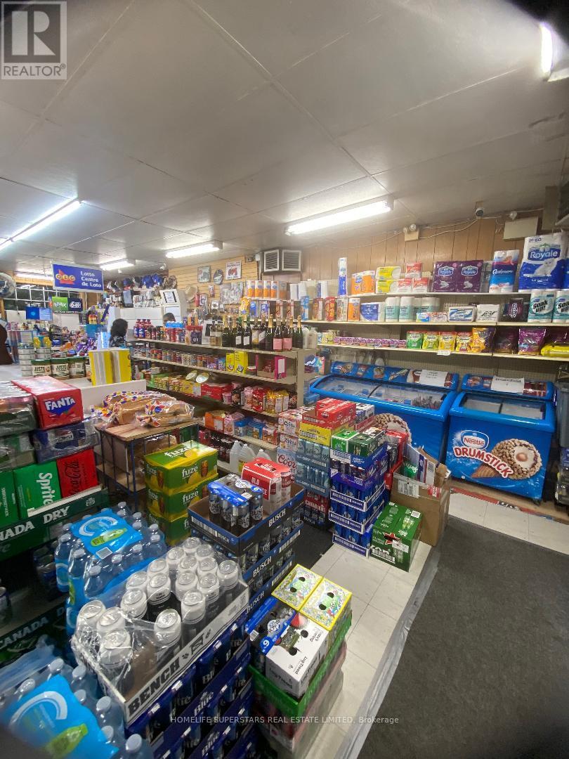 7663 Woodbine Street E, Niagara Falls (Ascot), Ontario  L2H 1C2 - Photo 18 - X12304046
