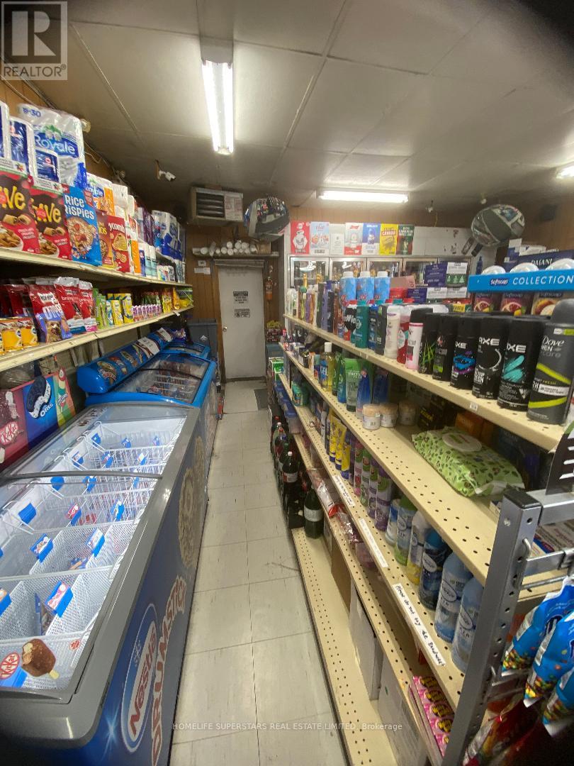 7663 Woodbine Street E, Niagara Falls (Ascot), Ontario  L2H 1C2 - Photo 3 - X12304046