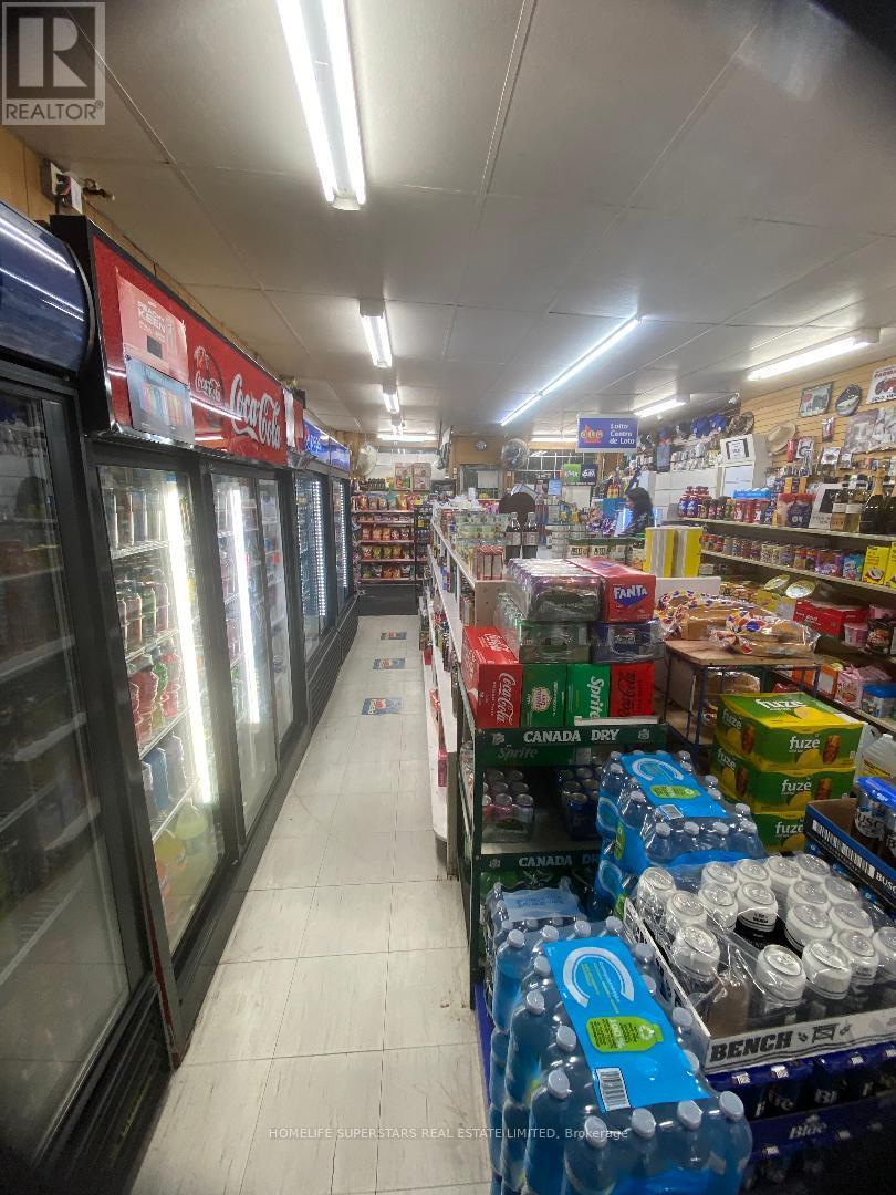 7663 Woodbine Street E, Niagara Falls (Ascot), Ontario  L2H 1C2 - Photo 8 - X12304046
