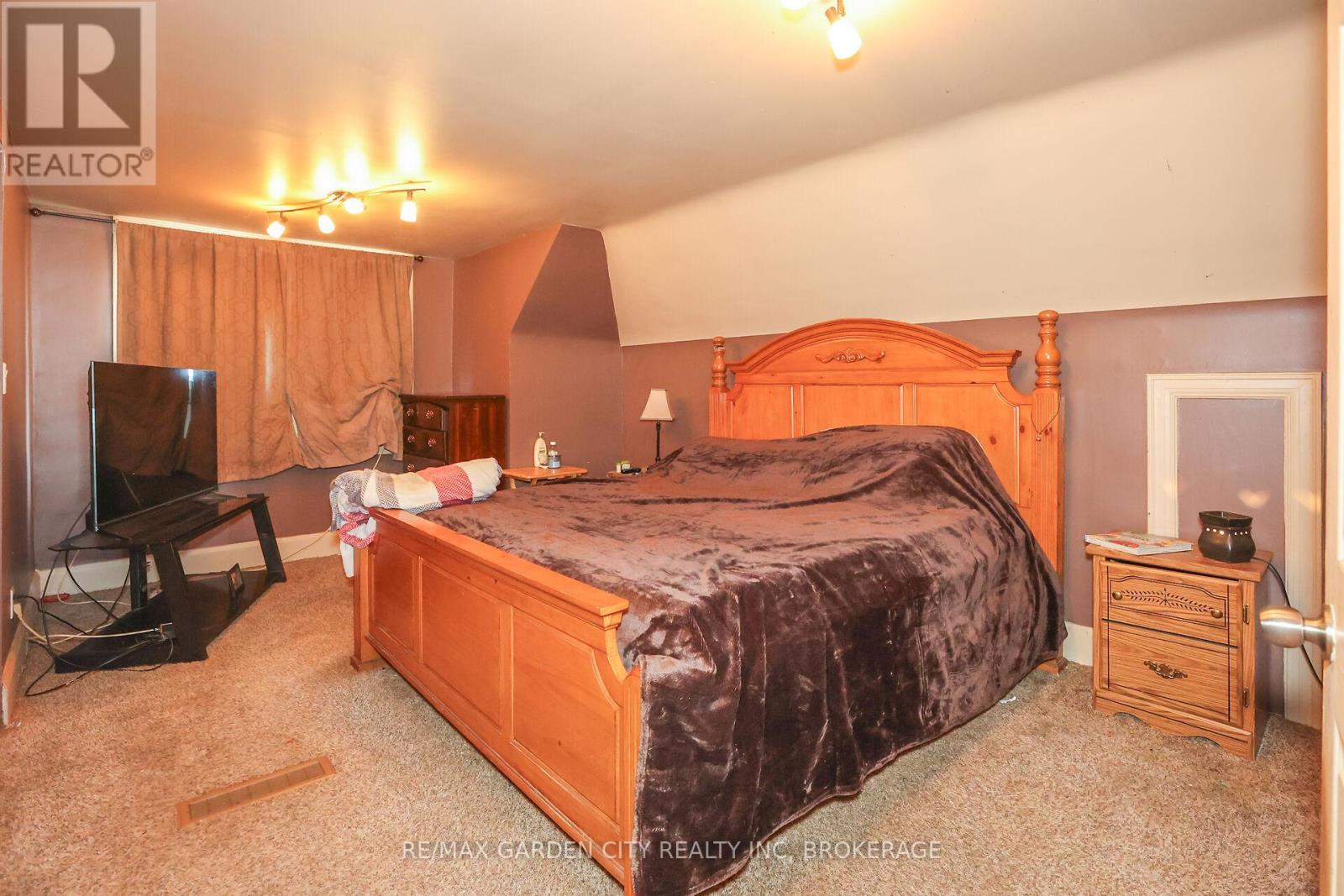 244 Niagara Street, St. Catharines, Ontario  L2M 4V6 - Photo 18 - X12304095