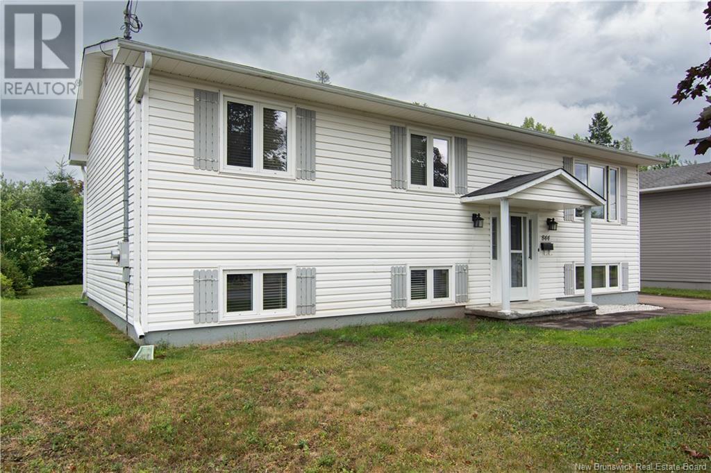 844 Centrale, Dieppe, New Brunswick  E1A 6M8 - Photo 2 - NB123609