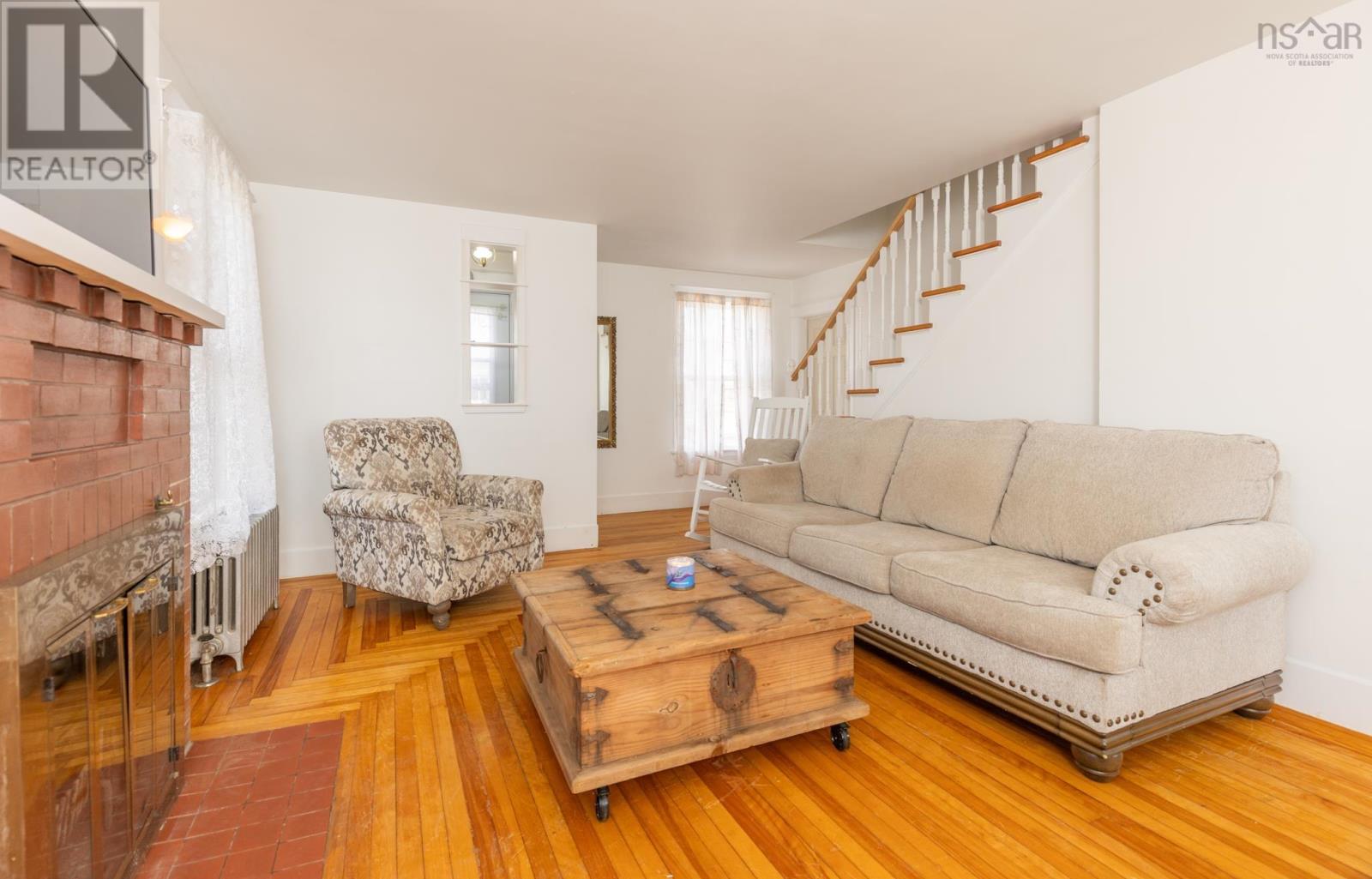 91 Cliff Street, Yarmouth, Nova Scotia  B5A 3J7 - Photo 3 - 202509225