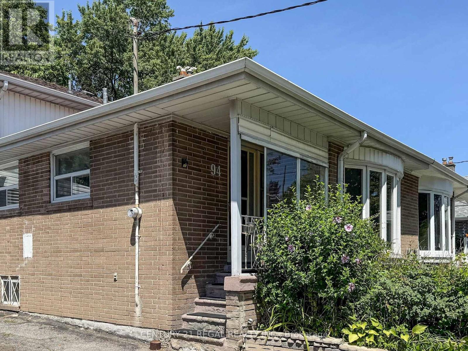 Property at 94 BILLINGTON CRESCENT image 2