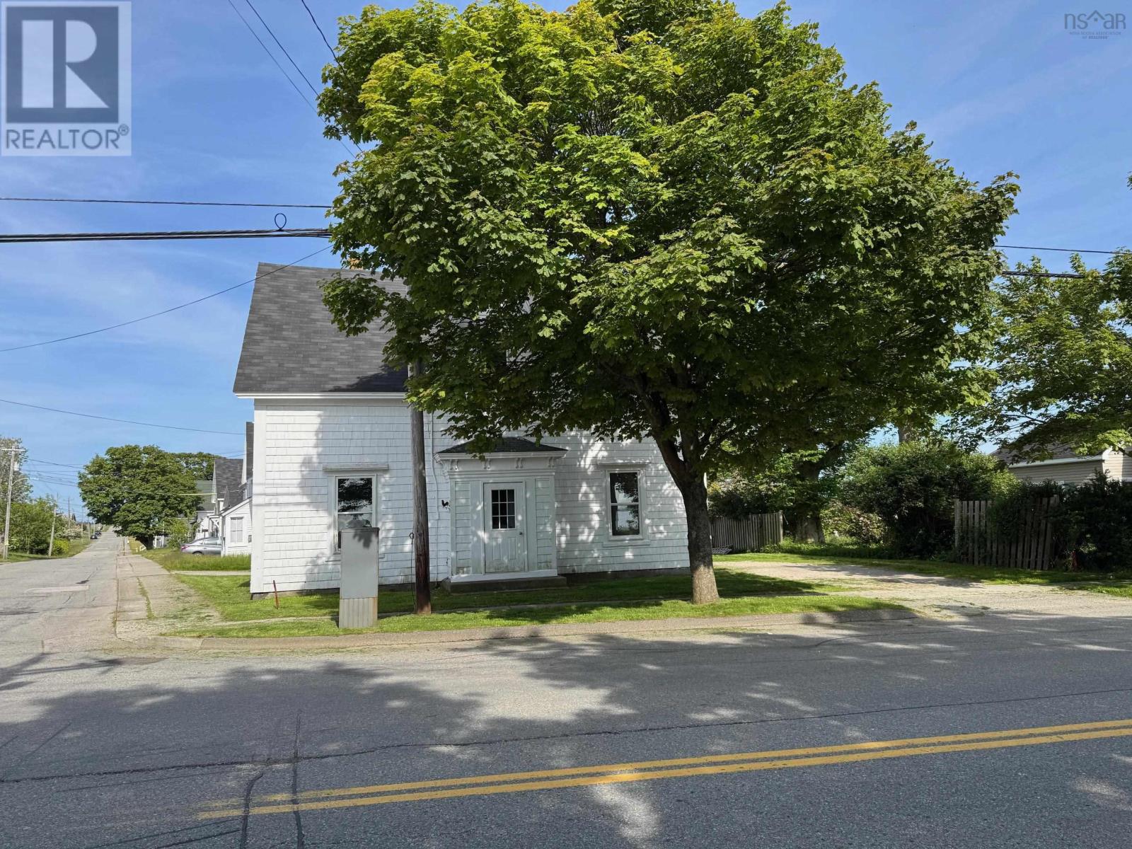 29-31 Main Street, 3 Kempt Street, Yarmouth, Nova Scotia  B5A 1A1 - Photo 2 - 202514819