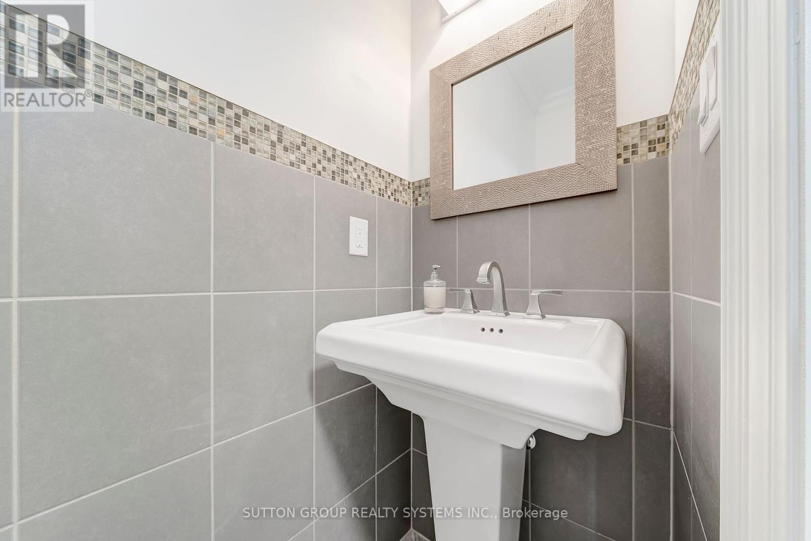 931 Syndenham Lane, Milton, Ontario  L9T 8J4 - Photo 19 - W12304100
