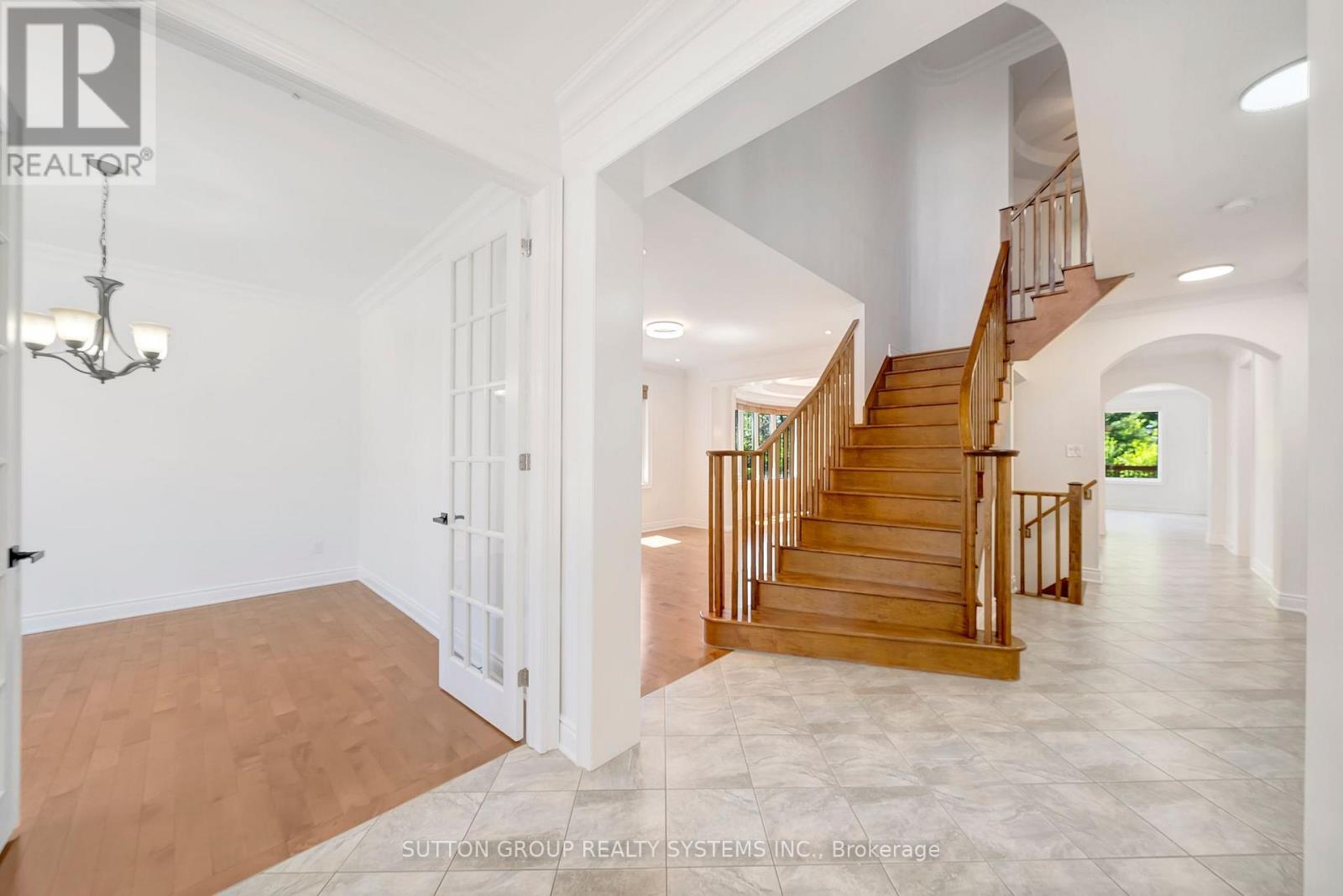 Property at 931 SYNDENHAM LANE image 2