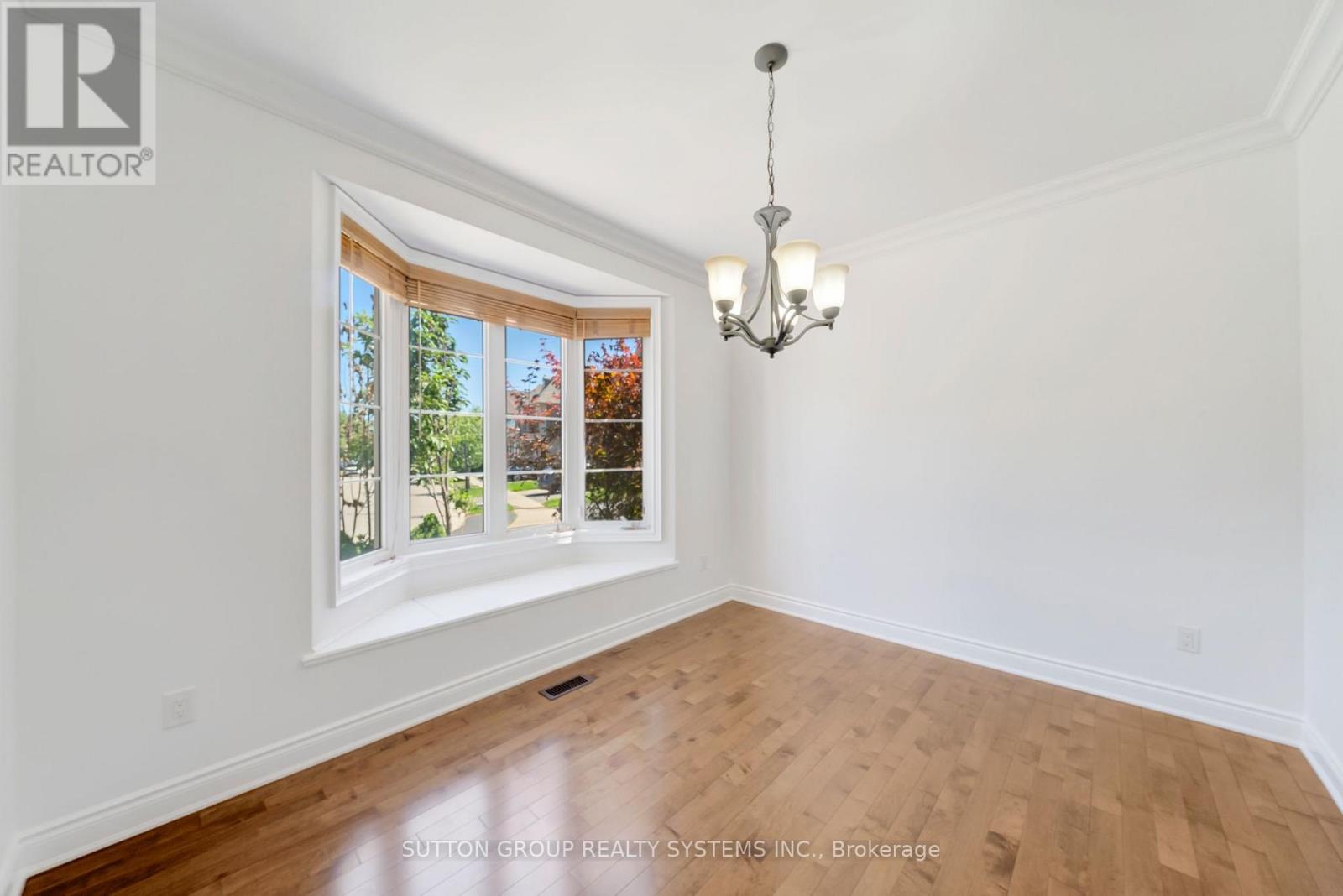 Property at 931 SYNDENHAM LANE image 3
