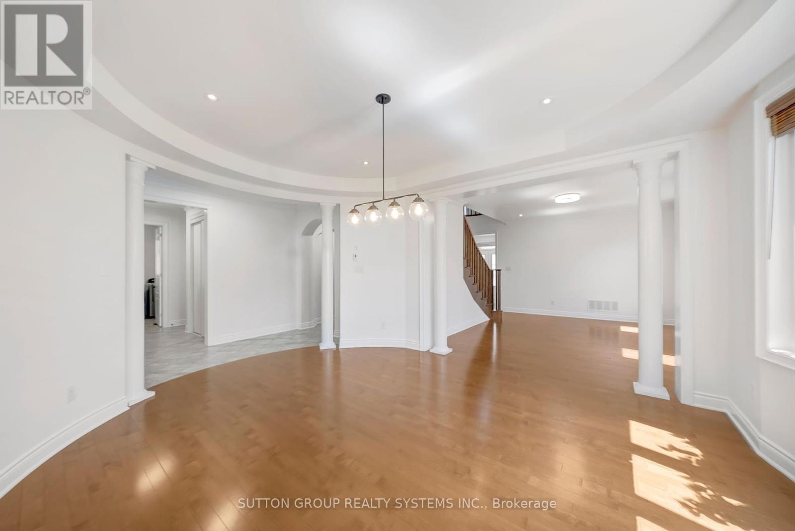 931 Syndenham Lane, Milton, Ontario  L9T 8J4 - Photo 7 - W12304100