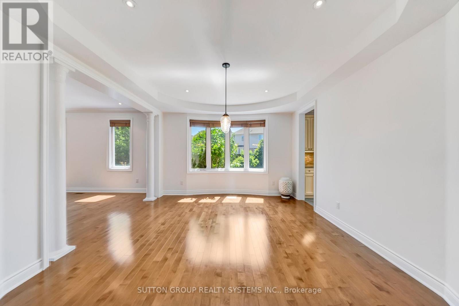 931 Syndenham Lane, Milton, Ontario  L9T 8J4 - Photo 8 - W12304100