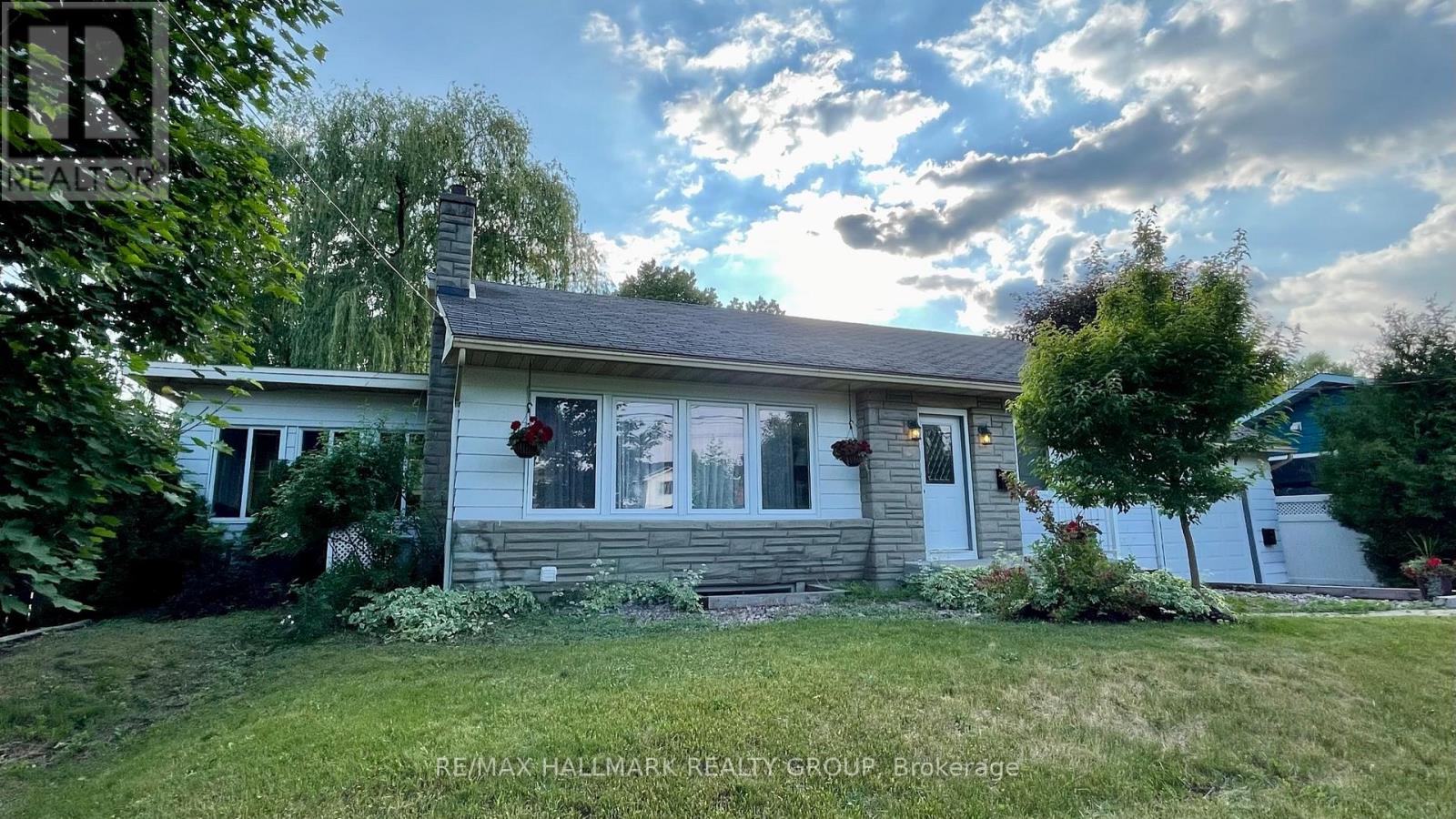 Property at 1926 BELCOURT BOULEVARD image 3