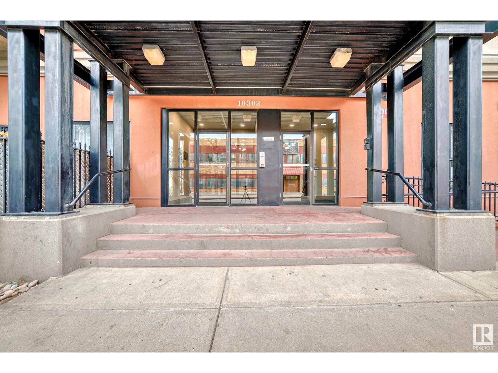 #304 10303 105 St Nw, Edmonton, Alberta  T5J 5G3 - Photo 2 - E4449177