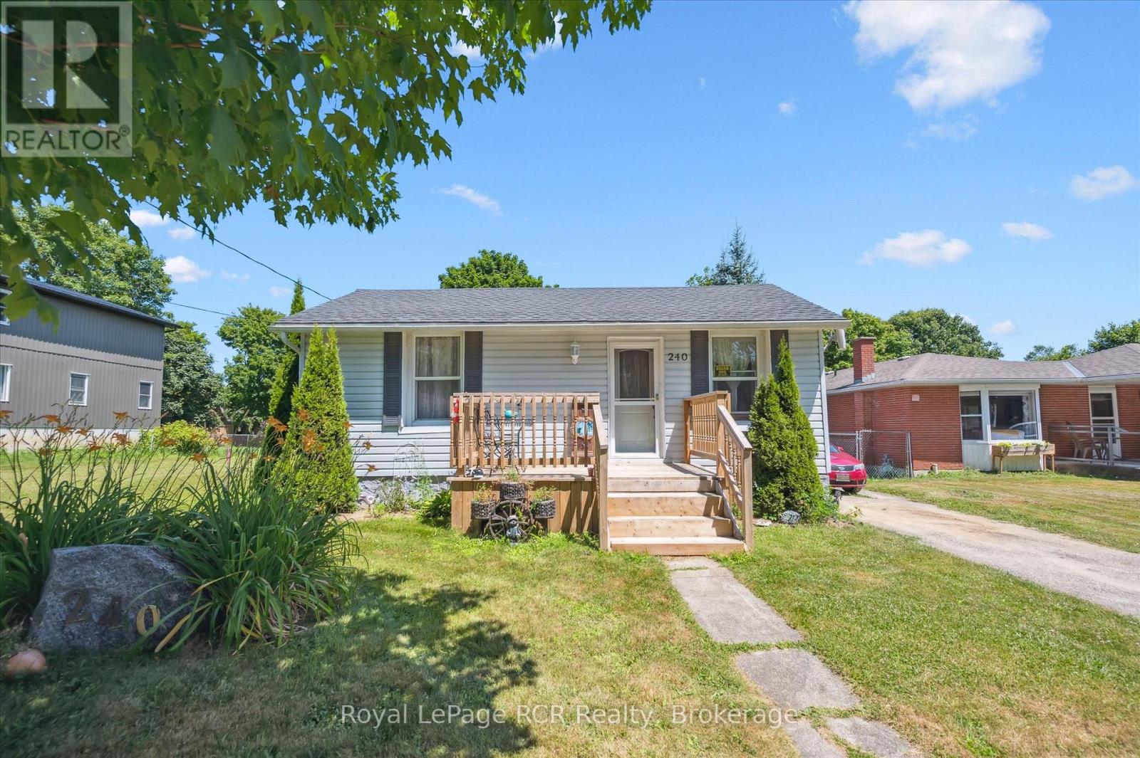 240 Egremont Street N, Wellington North, Ontario  N0G 2L2 - Photo 1 - X12300865