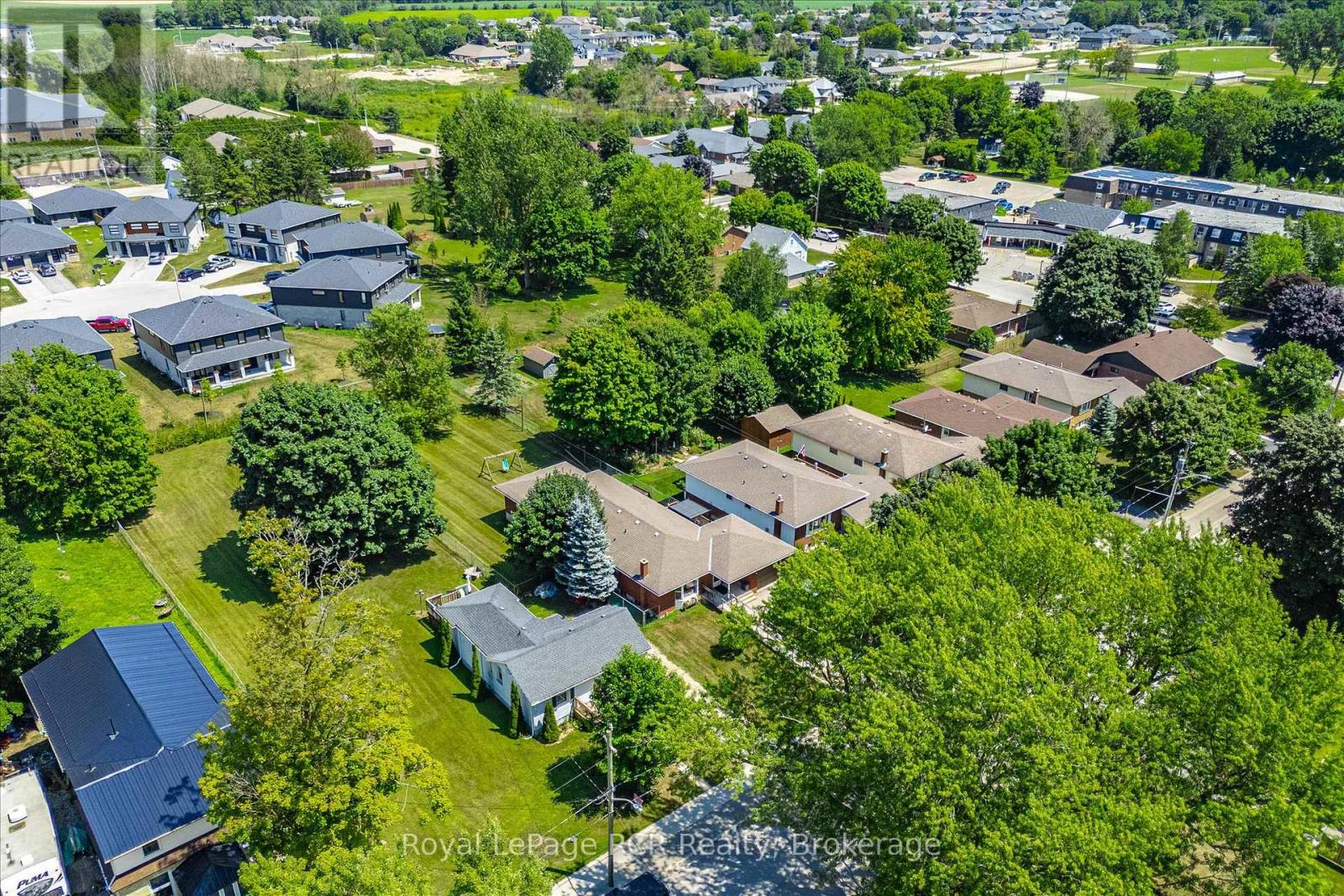 240 Egremont Street N, Wellington North, Ontario  N0G 2L2 - Photo 16 - X12300865