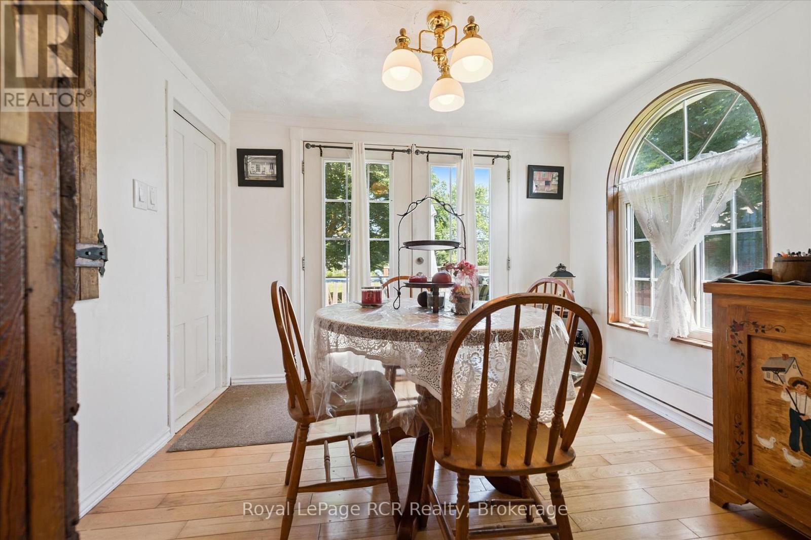 240 Egremont Street N, Wellington North, Ontario  N0G 2L2 - Photo 2 - X12300865