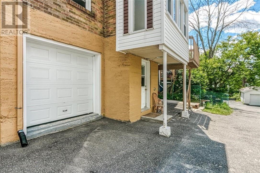Property at 227 Mackenzie image 4