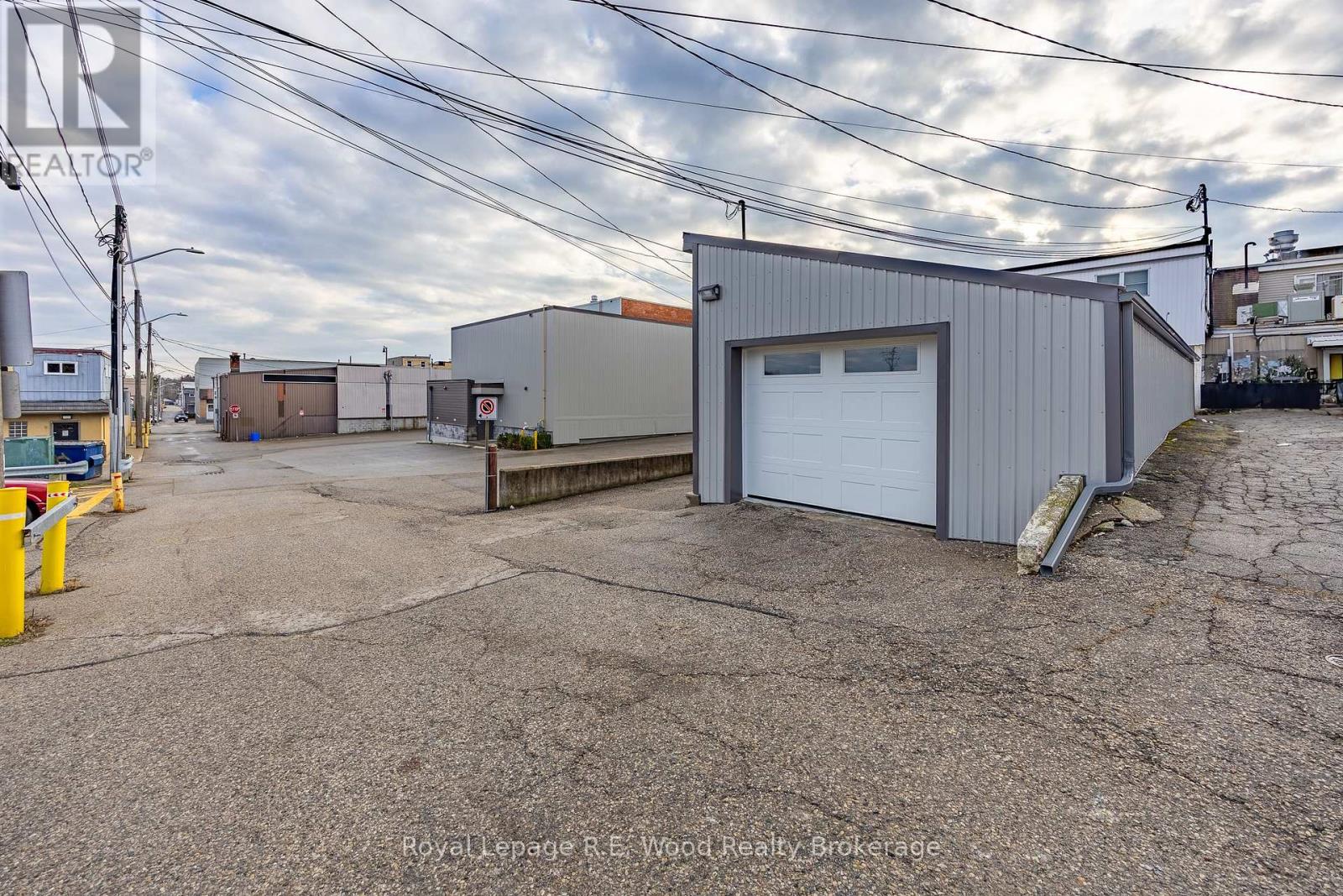 20 Cat Alley, Tillsonburg, Ontario  N4G 0C8 - Photo 2 - X12304228