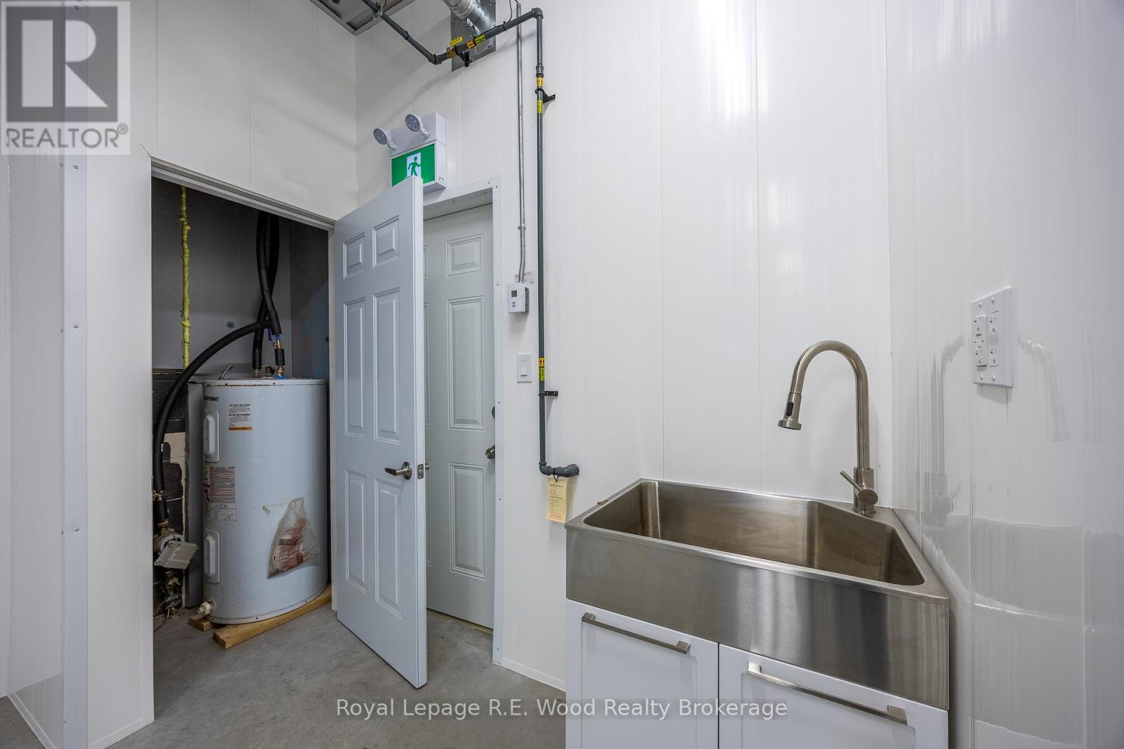 20 Cat Alley, Tillsonburg, Ontario  N4G 0C8 - Photo 6 - X12304228