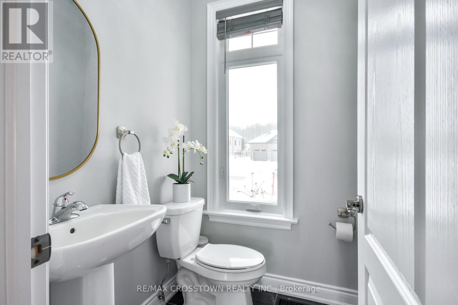 22 Stewart Crescent, Essa, Ontario  L0L 2N0 - Photo 5 - N12304262