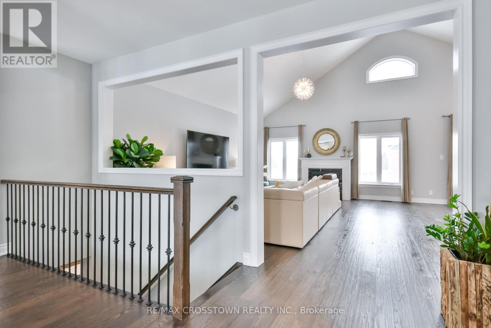 22 Stewart Crescent, Essa, Ontario  L0L 2N0 - Photo 7 - N12304262