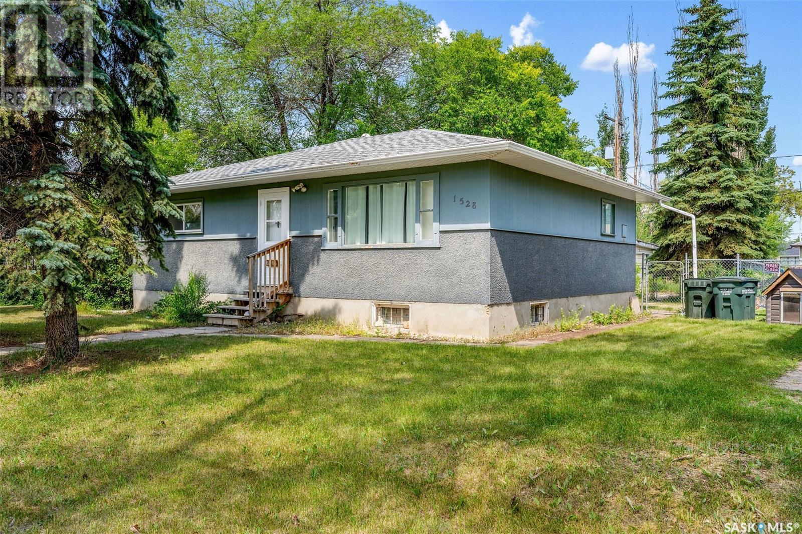 Property at 1528 16th STREET W image 3